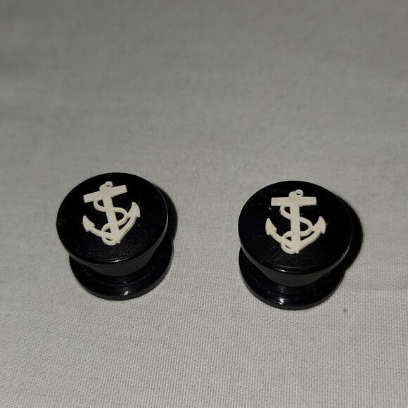 ½ plugs  - Picture 1 of 3